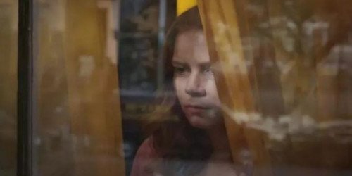 'La mujer en la ventana', la apuesta de Netflix que aborda el padecimiento de la agorafobia