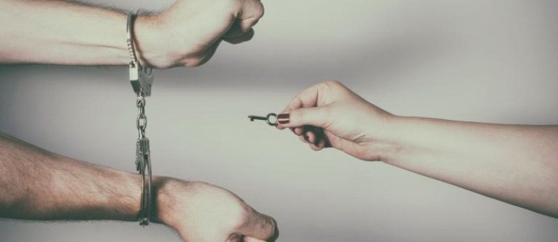 Lo que todo estudiante de derecho debe saber: Diferencias entre indulto, amnistía y derecho de gracia