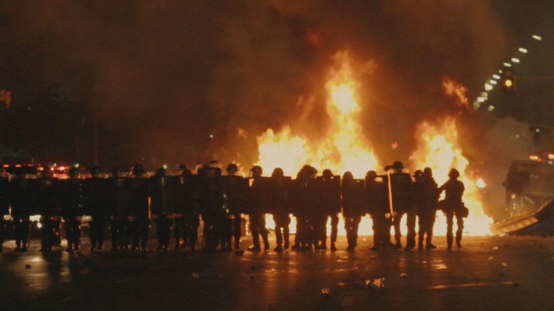 'Al filo de la democracia': El documental que nos muestra el Brasil que no conocíamos