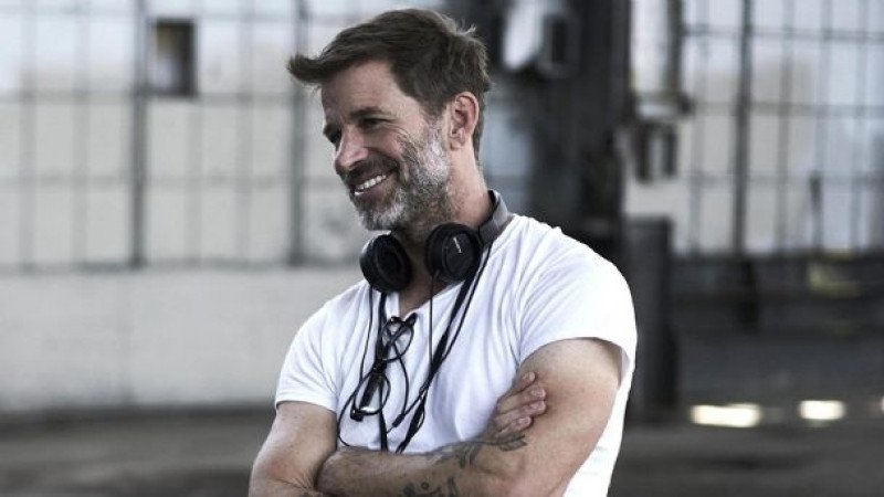 Zack Snyder continúa revelando pasajes de su experiencia laboral con Warner Bros